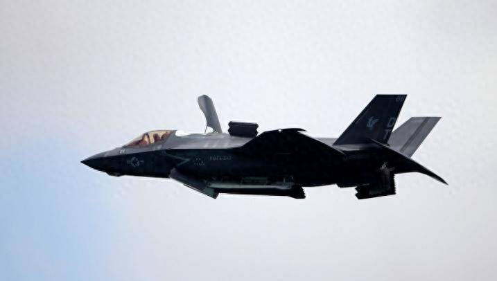 法甲联赛在哪里看_美媒爆：美国数架F-16战机和一架F-35战机曾险些被胡塞武装击中