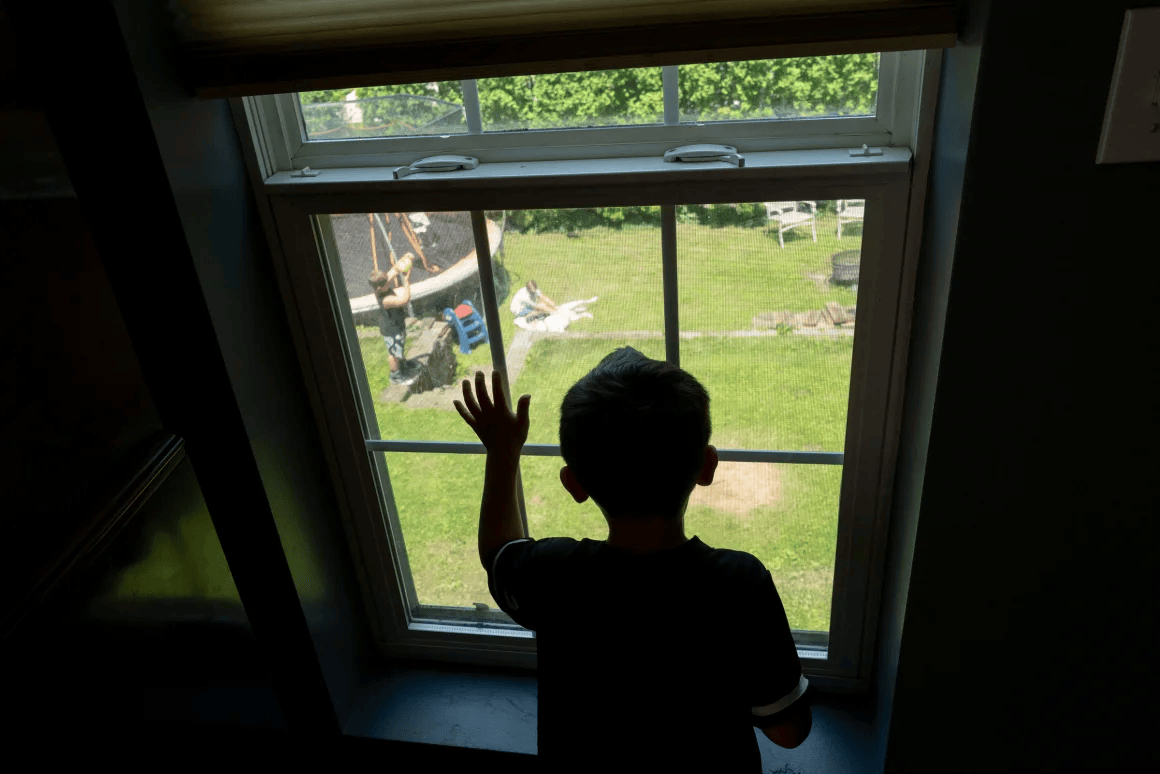 五大联赛所属的国家_一家人自愿被驱逐出美国：“留在这里是一场赌博”