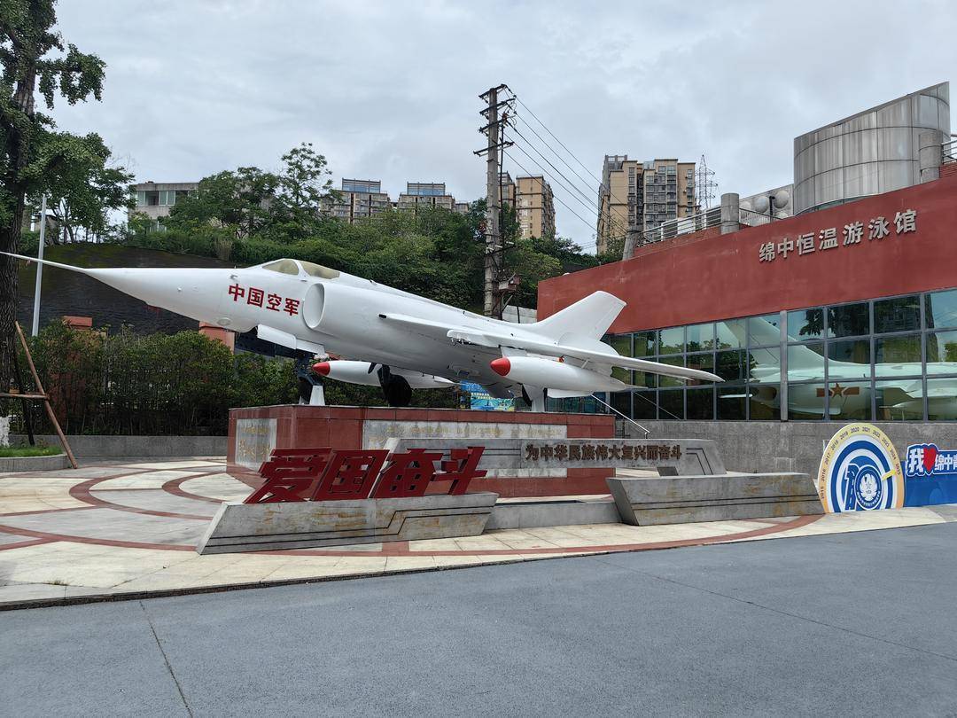 美国足球_人数全国第一美国足球！绵阳中学40余人被录取为空军飞行学员