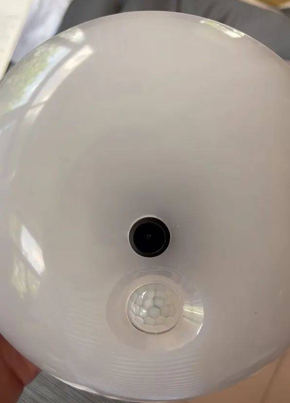 怎么注册皇冠信用网_女租客在停电后发现伪装成灯泡的隐蔽摄像头怎么注册皇冠信用网，房东希望退租，并愿退还剩余三个月的租金，警方立案调查