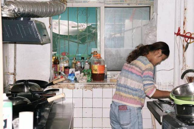 买球的正规网站_郑刚和买球的正规网站他的异乡求医者爱心屋：把苦过的“甜”给更多人