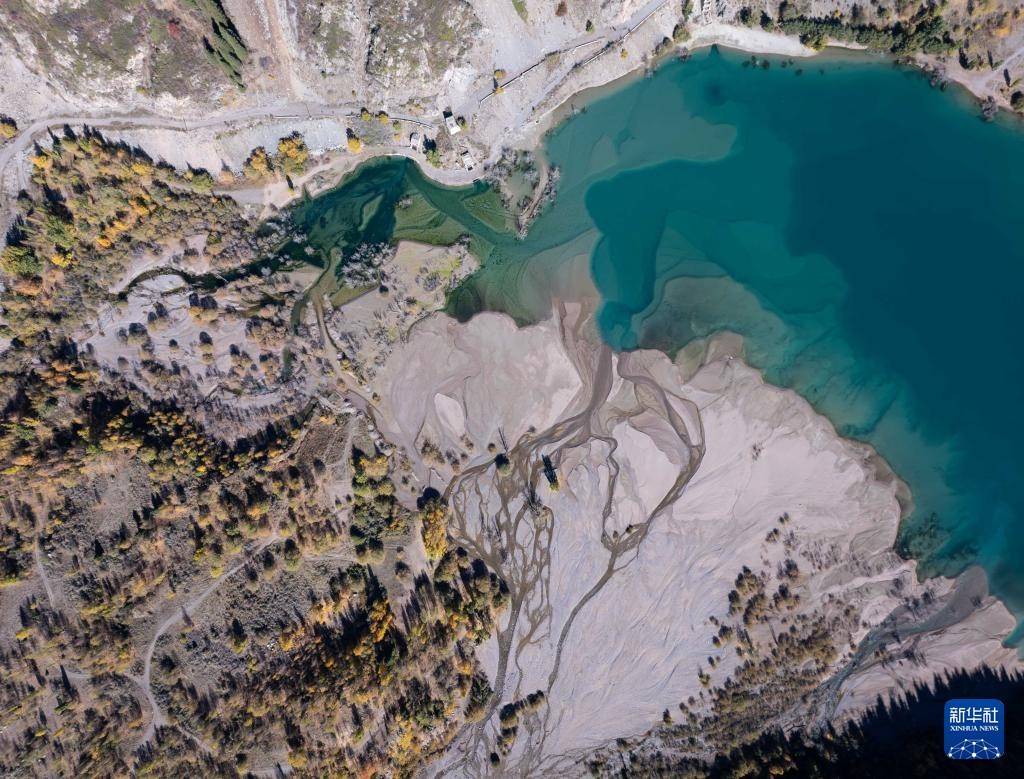 皇冠公司的代理怎么拿_哈萨克斯坦：伊塞克峡谷和伊塞克湖的秋日画卷