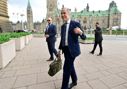 皇冠信用网出租_特朗普深夜发文皇冠信用网出租，宣布终止谈判！中国已接到通知，美亲密盟友倒戈？卡尼对华抛出橄榄枝