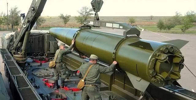 皇冠信用网会员_比伊朗还快！260公里射程碾压全球皇冠信用网会员，阿塞拜疆用红旗-9BE和枭龙，撕破美俄垄断！