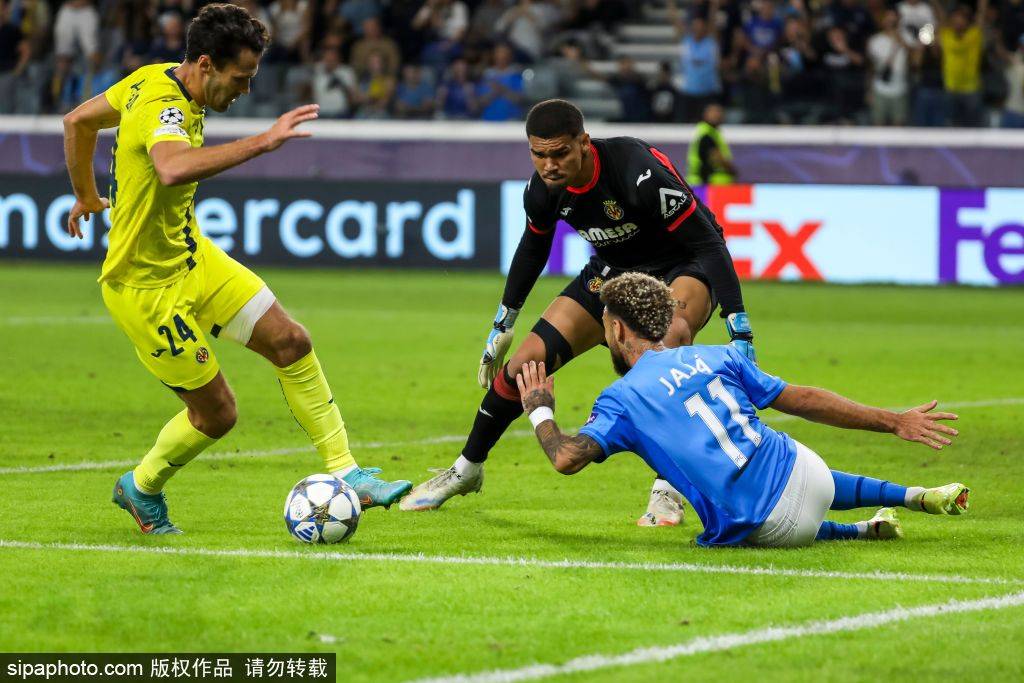 皇冠信用网会员_亚冠对决！蓉城1-1广岛皇冠信用网会员，教练战术分析与争议判罚引热议！