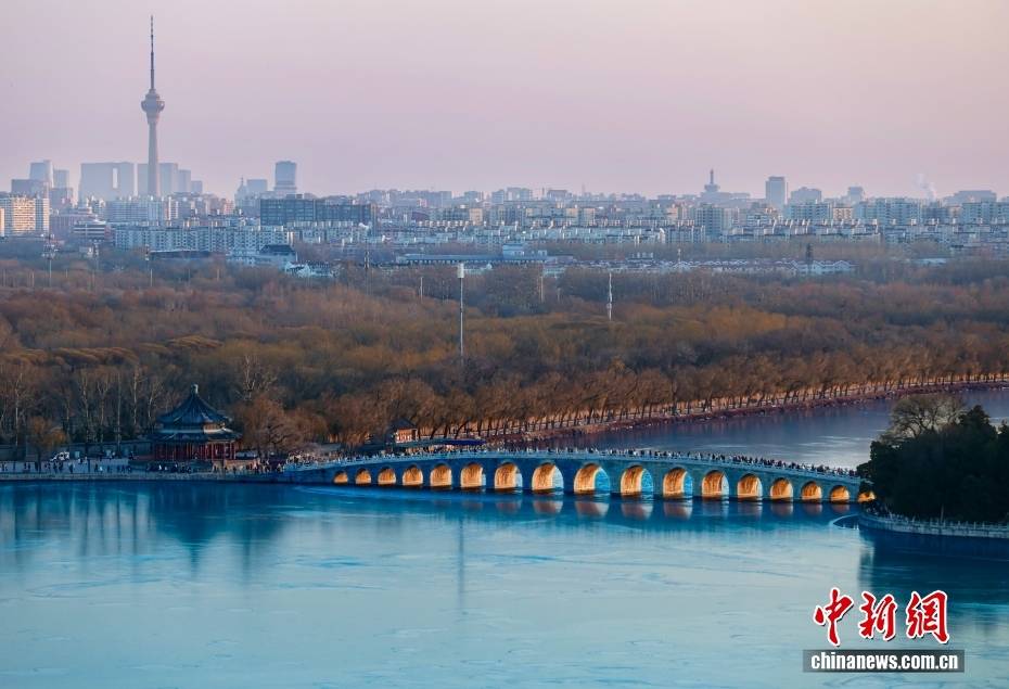 皇冠信用盘在线申请
_北京颐和园呈现“金光穿洞”景观