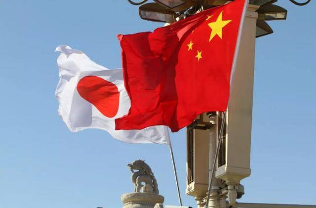 皇冠足球平台代理_解放军实弹射击全中！怕挨炸的日媒当众提问皇冠足球平台代理，中方一句话回应