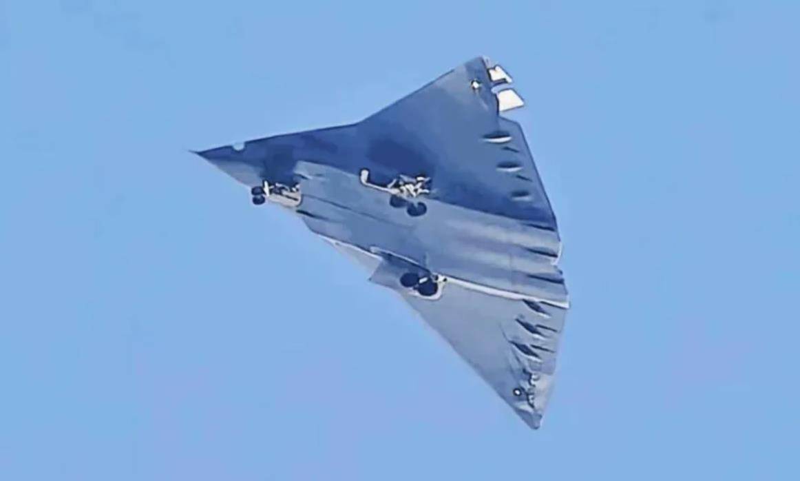 皇冠信用网登3代理注册_3架歼36皇冠信用网登3代理注册，10架歼-20A，076舰三机，鹰击20亮剑，美军摆烂不加班了