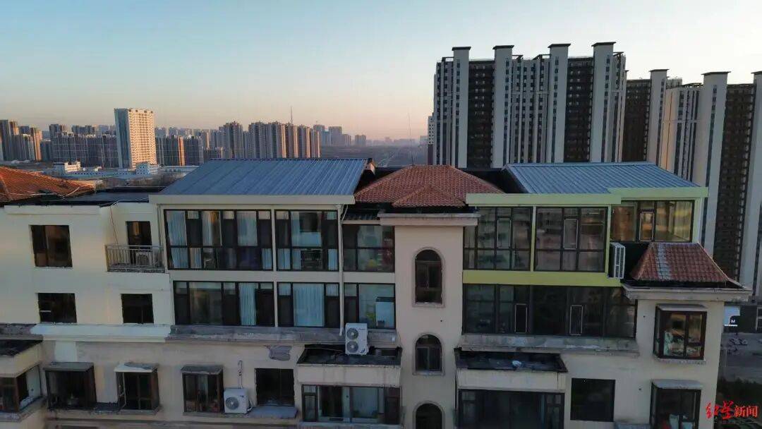 皇冠mos022
_山西一小区被曝多个顶楼住户违规加盖房屋:有的甚至修建成阁楼皇冠mos022
,致几十户房子墙面裂缝